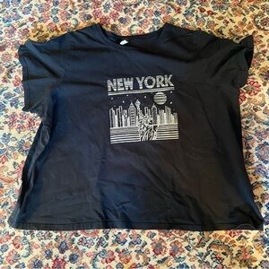 Junovia T shirt with silver sparkly New York City skyline and Lady Liberty. 6X.